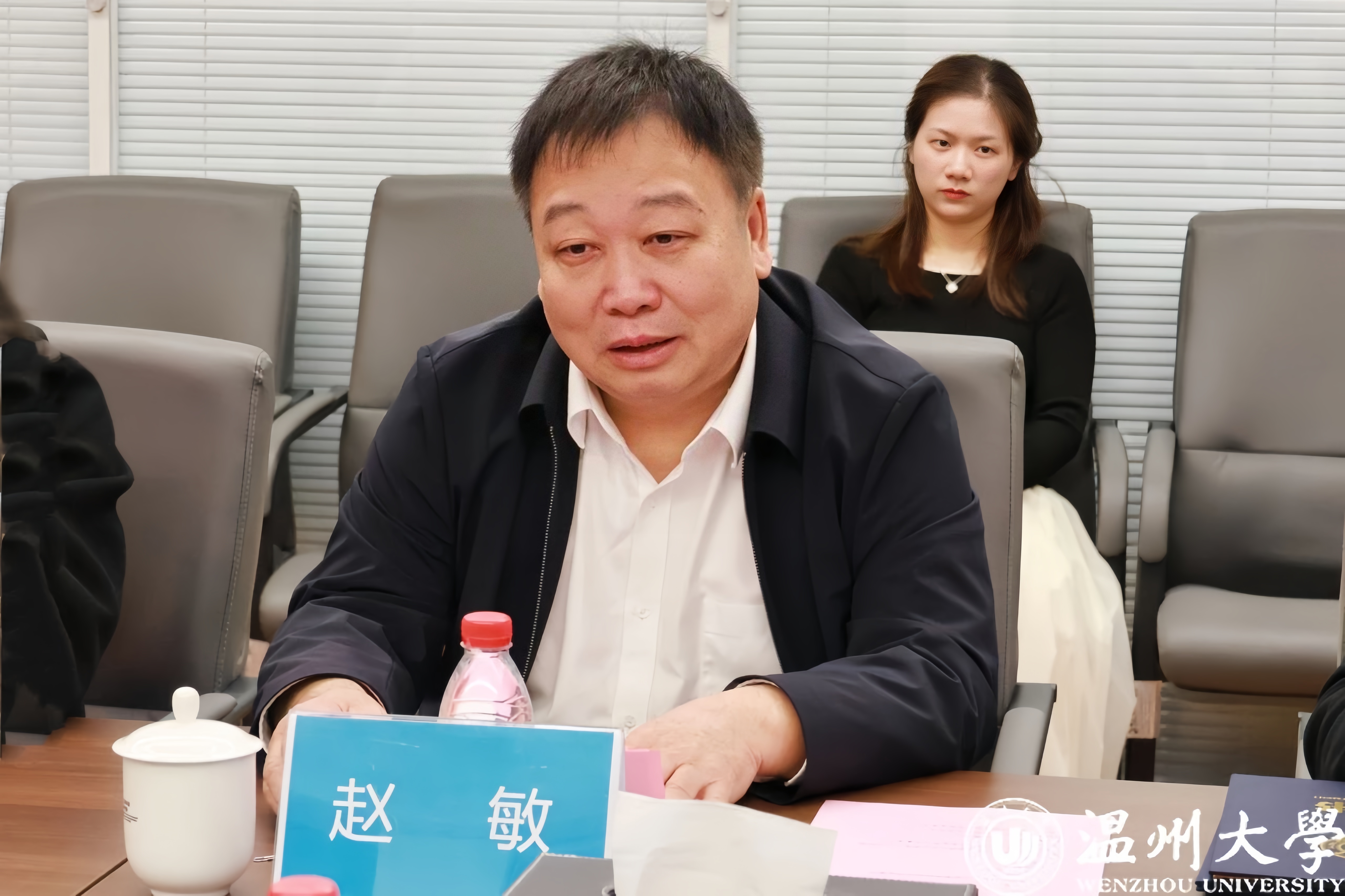 1734414595833396.jpg 教授2.jpg