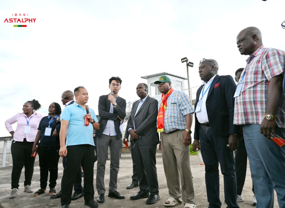 赞比亚执政党高级干部考察团访滇，到爱尔发楚雄雨生红球藻虾青素产业基地考察